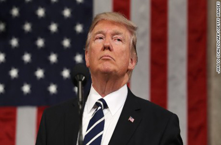 Hôm 11/1/2018, Tổng thống Donald Trump được cho là đã đặt câu hỏi “Tại sao nước Mỹ lại chấp nhận nhiều người nhập cư từ Haiti và các quốc gia 'dơ dáy' ở Châu Phi thay vì những nơi như Na Uy?”. Phát ngôn này của ông Trump đã khiến Châu Phi giận dữ và yêu cầu ông Trump xin lỗi. Tuy nhiên, ngày 14/1, Tổng thống Trump đã lên tiếng lên tiếng phủ nhận việc sử dụng những từ ngữ xúc phạm, miệt thị và có tính phân biệt chủng tộc này. Ảnh: CNN.