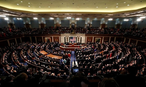 Đồng thời, trong Thông điệp Liên bang đầu tiên, Tổng thống Trump nhấn mạnh tinh thần đoàn kết dân tộc, kêu gọi "một tập thể, một dân tộc và một gia đình Mỹ".