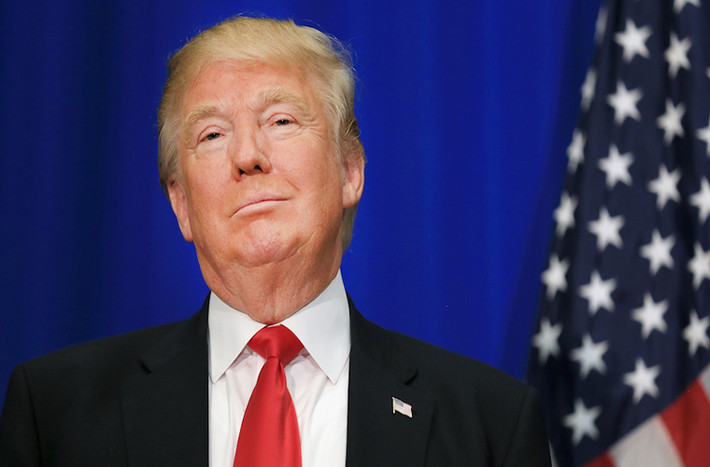 Tổng thống Trump từng tuyên bố không cho phép người chuyển giới phục vụ trong Quân đội Mỹ dưới bất kỳ hình thức nào. "Sau khi tham vấn với các tướng và chuyên gia quân sự, tôi xin thông báo rằng chính phủ Mỹ sẽ không chấp nhận hoặc cho phép bất kỳ người chuyển giới nào phục vụ trong Quân đội Mỹ dưới mọi hình thức", ông Trump viết trên Twitter ngày 26/7/2017. Đây là một trong những phát ngôn sốc nhất của Tổng thống Trump kể từ khi nhậm chức ngày 20/1/2017. Ảnh: Inquisitr.