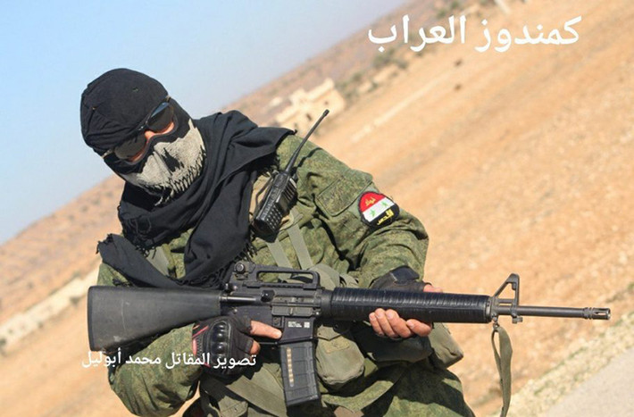 Một thành viên Liwa al-Quds với súng trường M16 do Mỹ chế tạo sẵn sàng tham chiến ở Idlib. Ảnh: AMN.