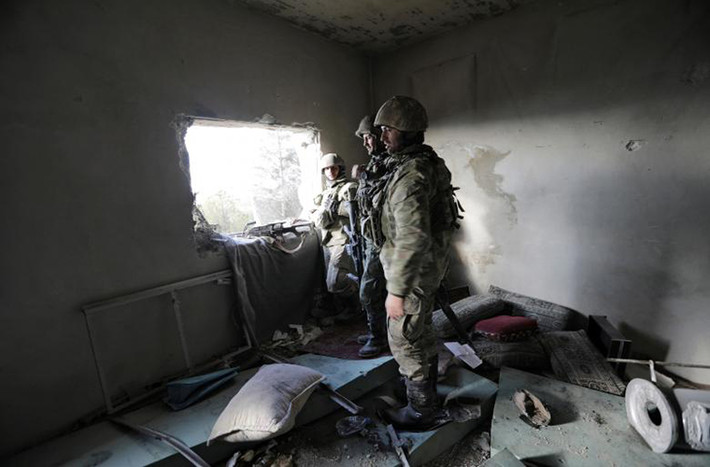 Binh sĩ Thổ Nhĩ Kỳ trong căn cứ trên núi Barsaya ở “chảo lửa” Afrin. Ảnh: Reuters.