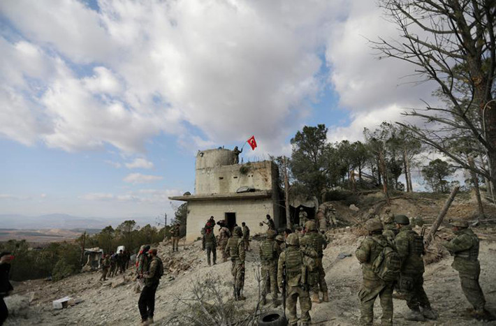 Lực lượng Thổ Nhĩ Kỳ trên núi Barsaya, phía đông bắc Afrin, Syria. Ảnh: Reuters.