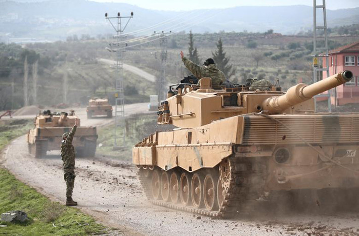 Theo AMN, vụ pháo kích dường như là hành động cảnh cáo của Syria đối với Thổ Nhĩ Kỳ sau khi Ankara bắt đầu chiến dịch quân sự Nhành Ôliu tại vùng Afrin, tỉnh Aleppo, từ hôm 20/1. Ảnh: Reuters.