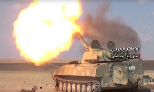 Theo Al Masdar News, từ tối 28/1 đến ngày 29/1, pháo binh của Quân đội Syria đóng tại Tây Nam Aleppo đã nã pháo về phía đoàn xe quân sự của Thổ Nhĩ Kỳ khi chúng tiến gần tới các vị trí phía Quân đội Syria đang nắm giữ. Ảnh: AMN.