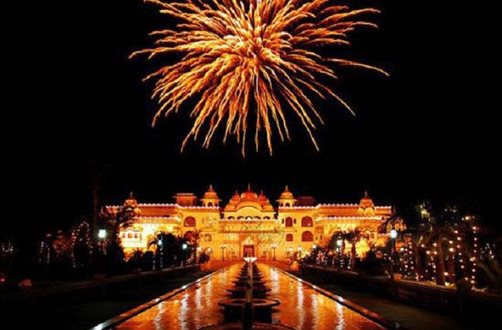 Trong năm mới, Ấn Độ sẽ tổ chức lễ hội ném bột màu Holi - lễ hội sắc màu lớn nhất thế giới. Ảnh: India Today.