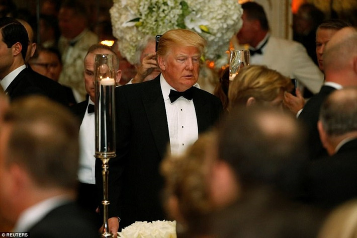 Tổng thống Trump cũng đã gửi lời chúc đầu năm đến người dân Mỹ. “Chúc mừng năm mới! Chúng ta mới chỉ bắt đầu và sẽ cùng nhau làm nước Mỹ vĩ đại trở lại”. Ảnh: Reuters.