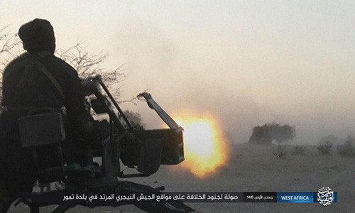 Theo South Front, nhóm phiến quân IS ở Tây Phi (hay phiến quân Boko Haram) đã mở cuộc tấn công dữ dội nhằm vào nhiều căn cứ của Quân đội Nigeria gần Hồ Tchad hồi tuần trước. Dường như phiến quân IS đang muốn mở mặt trận mới ở Châu Phi sau thất bại trên chiến trường Trung Đông. (Nguồn ảnh: South Front)