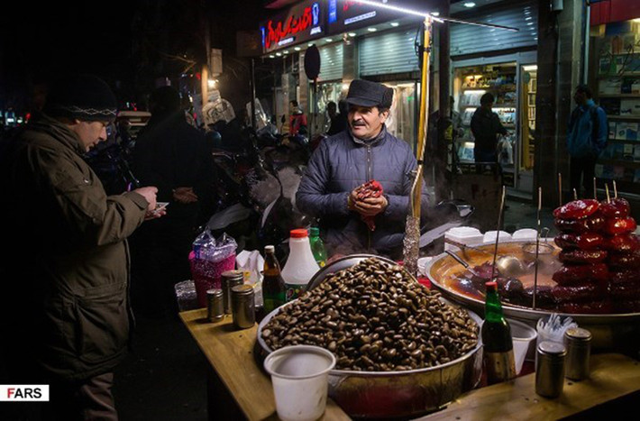 Quầy bán đồ ăn tại một góc thủ đô Tehran. Ảnh: FNA.