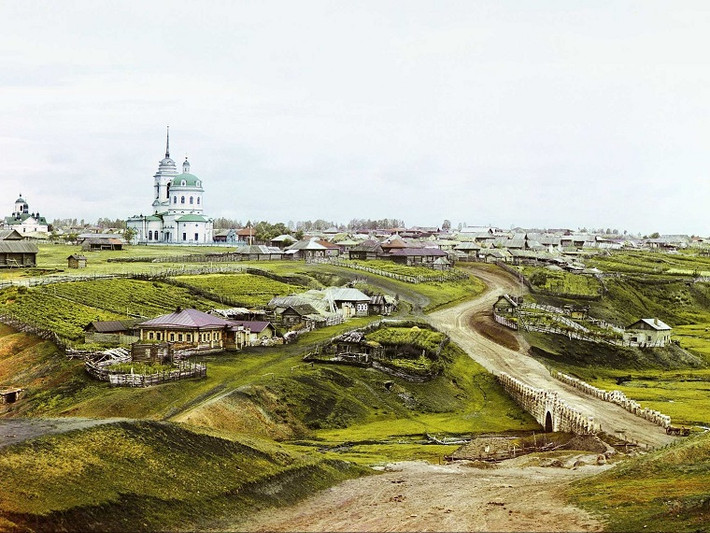 Ngôi làng Kolchedan nằm trong dãy núi Ural gần Ekaterinburg là trung tâm khai thác và chế tác sa thạch thời kỳ đó.