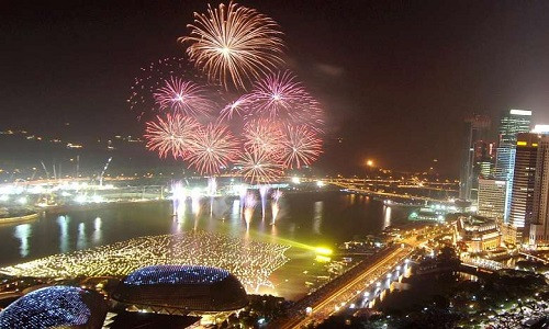Vào dịp Tết Âm lịch, người dân Singapore thường tổ chức các chuyến du xuân, hành hương hay đi lễ chùa,...Ảnh: Straitstimes.