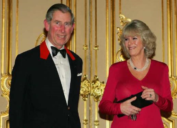 Thái tử Charles đính hôn với Camilla, Nữ công tước xứ Cornwall, tại Lâu đài Windsor năm 2005. Ảnh: Getty.