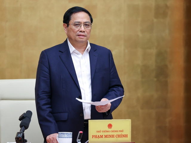 Tại Phiên họp Chính phủ thường kỳ tháng 10/2022, Thủ tướng Chính phủ Phạm Minh Chính nêu rõ, tiếp tục triển khai đồng bộ, hiệu quả các giải pháp phòng, chống dịch COVID-19 và các dịch bệnh khác. Có giải pháp quyết liệt đẩy nhanh tiến độ tiêm vaccine phòng, chống COVID-19 an toàn, khoa học, kịp thời, hiệu quả, nhất là tiêm vaccine cho trẻ em từ 5 – 12 tuổi. Ảnh: VGP/Nhật Bắc.