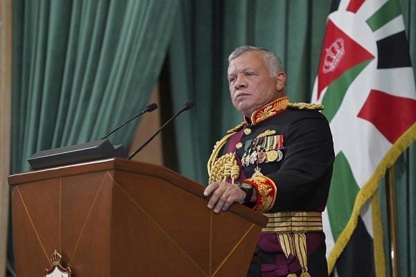 Theo một quan chức tình báo cấp cao ở Trung Đông, Hoàng tử Jordan Hamzah bin Al Hussein được yêu cầu không rời khỏi dinh thự, khi cuộc điều tra về âm mưu lật đổ Quốc vương Jordan Abdullah II (ảnh) đang được tiến hành. Ảnh: AP.