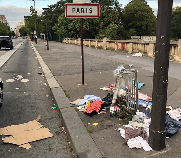Bà Marine le Pen, một chính trị gia Pháp, đang xem xét tình hình. Viết trên Twitter, bà Marine le Pen nói rằng hàng nghìn bức ảnh được chia sẻ với hashtag "SaccageParis" đã "làm tan nát trái tim của những người yêu Paris".