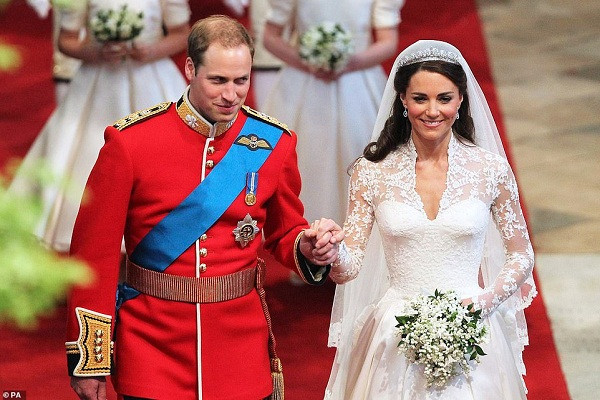 Ngày 29/4/2021 là dịp kỷ niệm 10 năm ngày cưới của Hoàng tử William và Công nương Kate Middleton. Cùng nhìn lại một số khoảnh khắc ấn tượng trong đám cưới "cổ tích" của họ tại Tu viện Westminster đúng ngày này 10 năm trước. (Nguồn ảnh: Daily Mail)