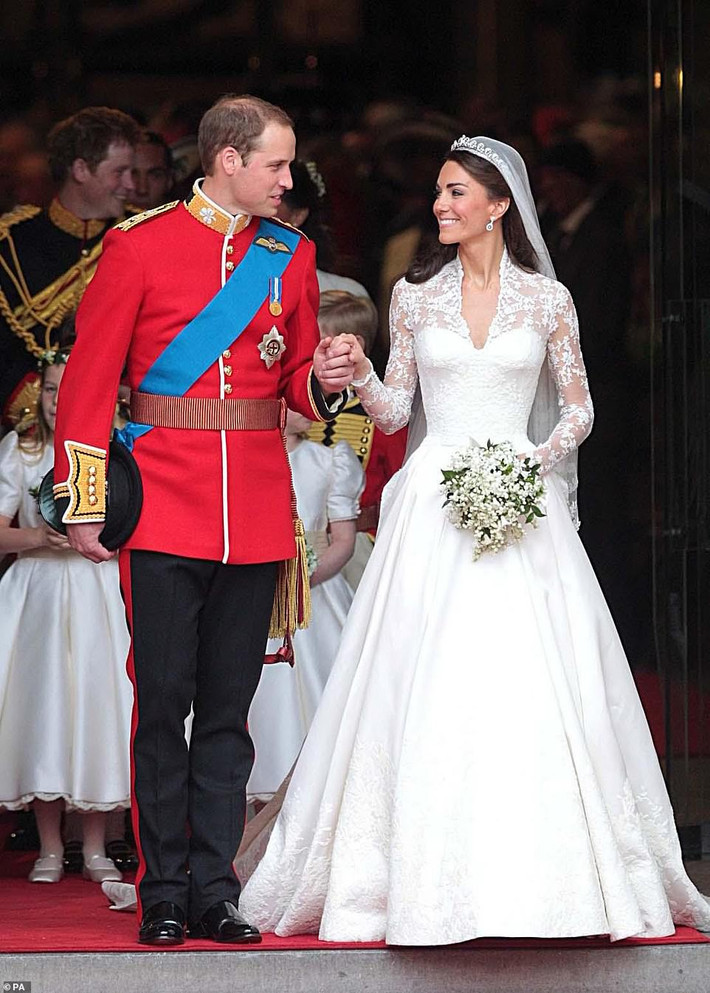 Nụ cười hạnh phúc của Hoàng tử William và cô dâu Kate trong ngày vui.