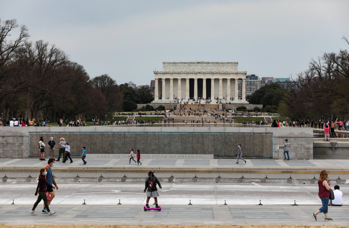 Thành phố này được đặt tên theo vị Tổng thống đầu tiên của nước Mỹ George Washington. Còn DC trong Washington D.C là viết tắt của từ District of Columbia (Đặc khu Columbia). Nó được đặt tên như vậy nhằm tôn vinh nhà thám hiểm nổi tiếng Christopher Columbus. Ảnh: Reuters.