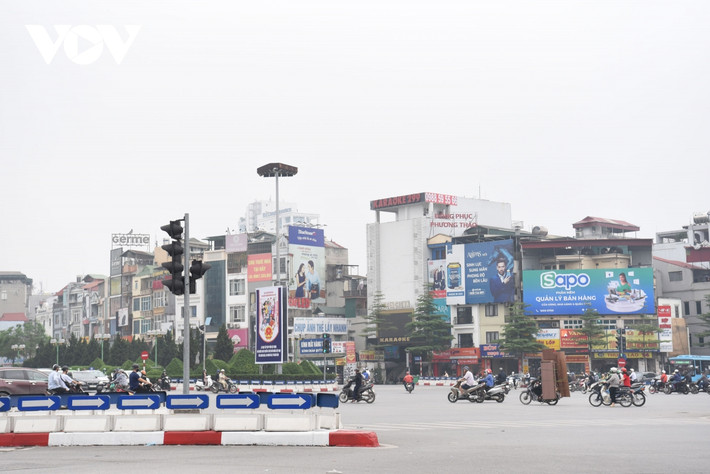 Phần lớn các nhà riêng lẻ là nhà ống chỉ có duy nhất một lối ra vào.
