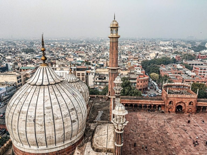 New Delhi là thành phố thương nghiệp lớn nhất tại miền bắc Ấn Độ. Đây cũng là nơi có một trong những hệ thống vận tải xe buýt lớn nhất nước này. Ảnh: FC.