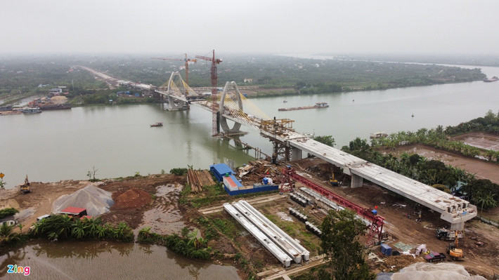 Dự án cầu Quang Thanh vượt sông Văn Úc nối huyện An Lão (Hải Phòng) với huyện Thanh Hà của tỉnh Hải Dương khởi công ngày 16/5/2020. Cầu Quang Thanh mang dáng của cầu dây văng, mức đầu tư 398,6 tỷ đồng (trong đó Hải Phòng chi 396 tỷ, Hải Dương chi 2,6 tỷ). Cầu có chiều dài 536 m, rộng 12 m, chiều cao khoang thông thuyền 9,5 m.