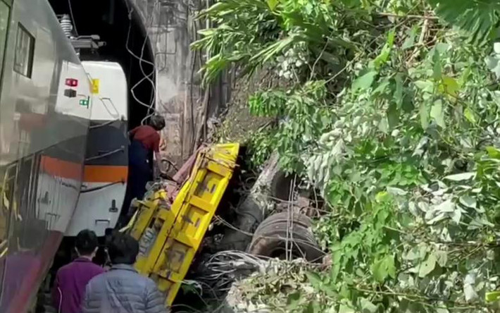 Tính đến thời điểm hiện tại, ít nhất 50 người chết và 186 người bị thương trong vụ tai nạn này. Đây được xem là thảm họa đường sắt tồi tệ nhất trong vòng 7 thập kỷ qua tại Đài Loan. Ảnh: Reuters.