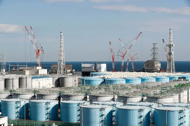 Ngày 13/4, Bộ Ngoại giao Hàn Quốc đã triệu tập Đại sứ của Tokyo để phản đối quyết định của chính phủ Nhật Bản. Hãng RT của Nga dẫn thông tin từ Bộ Ngoại giao Hàn Quốc cho biết, Thứ trưởng Ngoại giao thứ hai của Hàn Quốc, Choi Jong-Moon, đã chỉ trích Đại sứ Nhật Bản vì không công khai hết chi tiết kế hoạch xả nước, trong đó có số lượng và tốc độ chất lỏng ô nhiễm được xả ra. Ảnh: EPA.