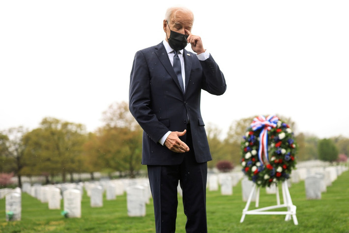 Tuy nhiên, kế hoạch của ông Biden ngay lập tức đối mặt với hàng loạt chỉ trích, rằng việc rút quân mà không có chiến thắng rõ ràng chẳng khác gì thừa nhận thất bại, hoặc rút quân là bỏ rơi đồng minh ở Kabul. Ảnh: Reuters.
