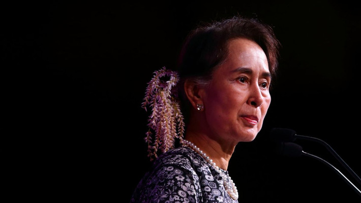 Ngoài ra, quân đội Myanmar còn cáo buộc bà Suu Kyi nhận hối lộ hơn 600.000 USD tiền mặt cùng 11,2 kg vàng. Ảnh: CNN.