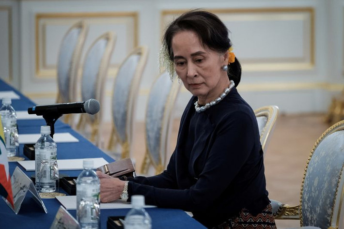 Với cáo buộc trên, bà Aung San Suu Kyi có thể đối mặt án tù lên tới 3 năm, theo tờ New York Times. Ảnh: USNews.