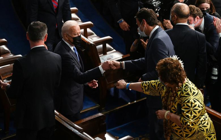 Đối với Trung Quốc, ông Biden khẳng định Washington sẽ "đối mặt" với Bắc Kinh, nhưng không tìm cách gây chiến với nước này.