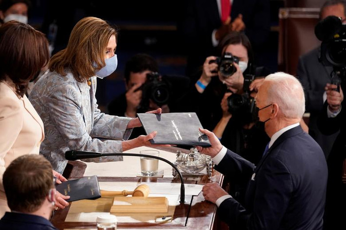Tổng thống Biden nhắc tới cuộc chiến của Mỹ ở Afghanistan. "Mỹ đã đưa Osama bin Laden ra trước công lý và giảm bớt mối đe dọa khủng bố từ tổ chức al-Qaeda ở Afghanistan. Giờ đây, sau hai thập kỷ, đã đến lúc đưa các binh sĩ của chúng ta về nhà", ông nói.