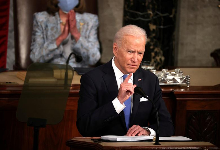 Ông Biden cũng kêu gọi người Mỹ đi tiêm phòng "ngay lập tức", bởi tất cả người trên 1 tuổi đều đã đủ điều kiện để tiêm.