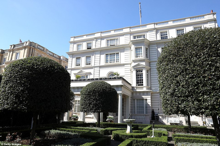 Điện Clarence House ở thủ đô London hiện là nơi ở chính thức của Thái tử Charles và nữ Công tước xứ Cornwall, bà Camilla. Tòa nhà này có 4 tầng, được xây dựng trong khoảng thời gian từ năm 1825 đến 1827. Ảnh: Getty.