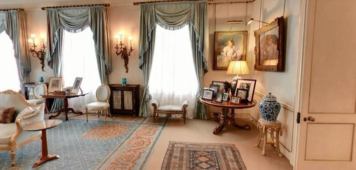 Được biết, Cung điện Clarence House từng là nơi ở của Thái hậu Elizabeth, mẹ của Nữ hoàng Anh Elizabeth II, trong khoảng thời gian từ năm 1953 đến 2002. Ảnh: The Sun.