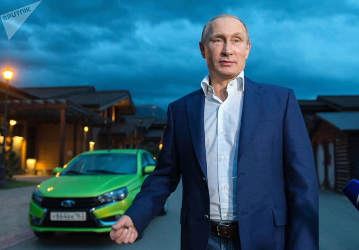 Tổng thống Putin tự tay lái xe Lada Vesta đến khu tổ hợp khách sạn Polyana 1389.