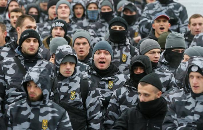 Đến ngày 27/11, Tổng thống Ukraine Petro Poroshenko đã cảnh báo về nguy cơ "chiến tranh quy mô toàn diện" với Nga trong bối cảnh căng thẳng giữa hai nước vẫn chưa có dấu hiệu hạ nhiệt. Ảnh: Reuters.