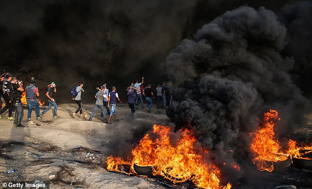 Về phía Israel, quân đội nước này xác nhận, một binh sĩ thiệt mạng và một người khác bị thương. Ảnh: Getty.