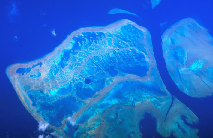 Vẻ đẹp kỳ ảo của rạn san hô Great Barrier nhìn từ trên cao.