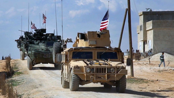 Theo hãng Fars (Iran), mặc dù Mỹ luôn phủ nhận việc hỗ trợ nhóm khủng bố IS tại Syria, nhưng lực lượng chính phủ Damascus thường xuyên phát hiện các loại vũ khí do Mỹ sản xuất bên trong thành trì của bọn chúng. Ảnh: ABC News.
