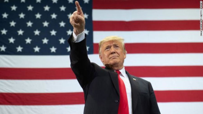 Trong đó, tại Ohio, Tổng thống Trump tổ chức cuộc vận động tại Cleveland. Tiếp đến, ông có bài phát biểu tại Fort Wayne, bang Indiana và điểm dừng chân cuối cùng trong ngày 5/11 là Cape Girardeau, bang Missouri. Ảnh: CNN.