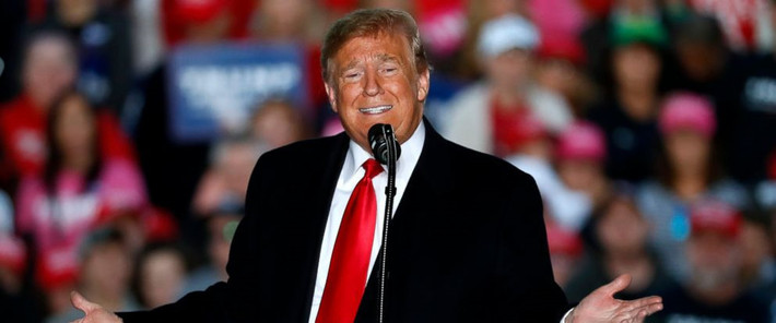 Cụ thể, ngày 31/10, Tổng thống Trump tham dự buổi vận động cho các ứng cử viên Đảng Cộng hòa tại thành phố Fort Myers, bang Florida, sau đó tới bang Missouri ngày 1/11. Ảnh: ABC News.