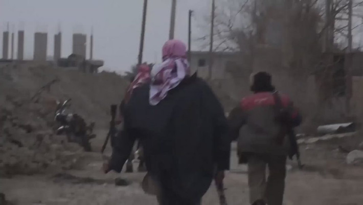 Trong diễn biến khác trên chiến trường Syria, tại Sweida, lợi dụng tình hình thời tiết xấu, phiến quân IS đã mở cuộc phản công và tái chiếm một số khu vực tại vùng núi chiến lược al-Safa, từ tay lực lượng chính phủ Damascus. Ảnh: AMN.