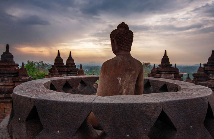 Nằm ở Trung Java, Indonesia, bức tượng này là tượng Phật lớn nhất thế giới.