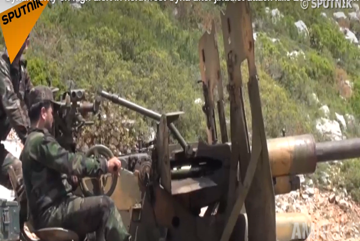 “Quân đội Syria đã được đặt trong tình trạng cảnh giác cao độ ở chiến trường Tây Bắc sau khi các tay súng phiến quân giết hại 23 binh sĩ chính phủ dọc trục Hama-Latakia”, nguồn tin cho hay. Ảnh: Sputnik.