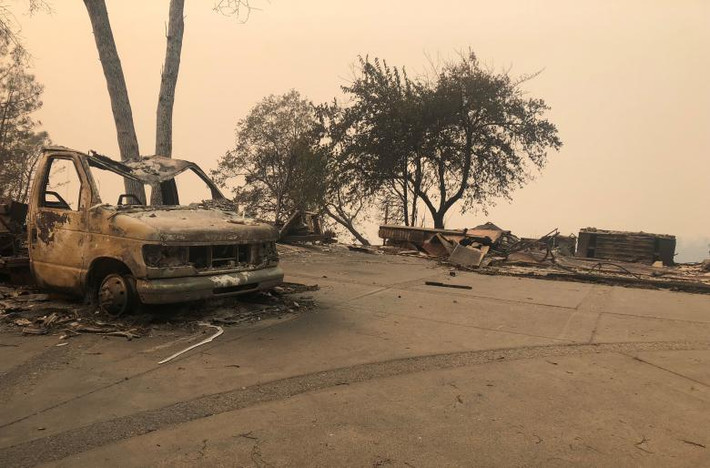 Hàng trăm người dân ở bang California đã được lệnh sơ tán để đảm bảo an toàn. Ảnh: Reuters.