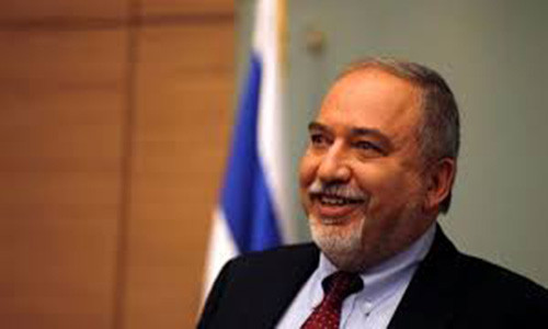 Ông Lieberman sinh ngày 5/7/1958 tại Kishinev (nay là Chișinău, Moldova). Sau khi tốt nghiệp trung học, ông Lieberman theo học tại Học viện Nông nghiệp Chișinău. Ảnh: Al Jazeera.