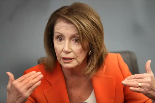 Tối cùng ngày, Tổng thống Trump đã gọi điện cho bà Pelosi và hoan nghênh lời kêu gọi của nữ nghị sĩ về việc hợp tác giữa hai đảng (Dân chủ và Cộng hòa) trong bài diễn văn chiến thắng của mình. Ảnh: BG.