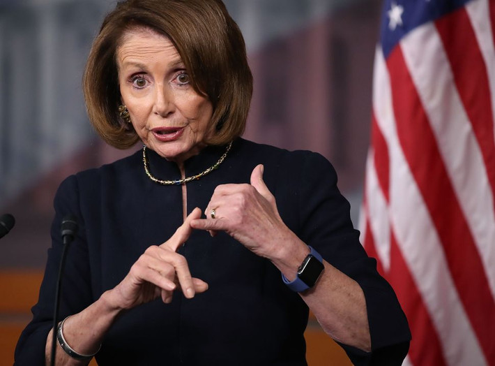 Bà Pelosi từng giữ chức Chủ tịch Hạ viện Mỹ trong nhiệm kỳ từ ngày 3/1/2007 đến ngày 3/1/2011 sau khi Đảng Dân chủ giành quyền kiểm soát Hạ viện trong tổng tuyển cử năm 2006. Bà là phụ nữ đầu tiên, người California đầu tiên, và người Mỹ gốc Italy đầu tiên trong lịch sử nước Mỹ được bầu vào chức vụ này. Ảnh: Observer.