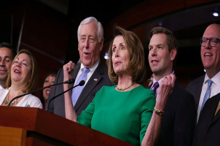Phát biểu trong cuộc họp báo diễn ra trước đó cùng ngày, nữ nghị sĩ Pelosi bày tỏ tin tưởng bà sẽ trở thành Chủ tịch Hạ viện kế tiếp, là người tốt nhất để đoàn kết và đàm phán. Ảnh: BI.