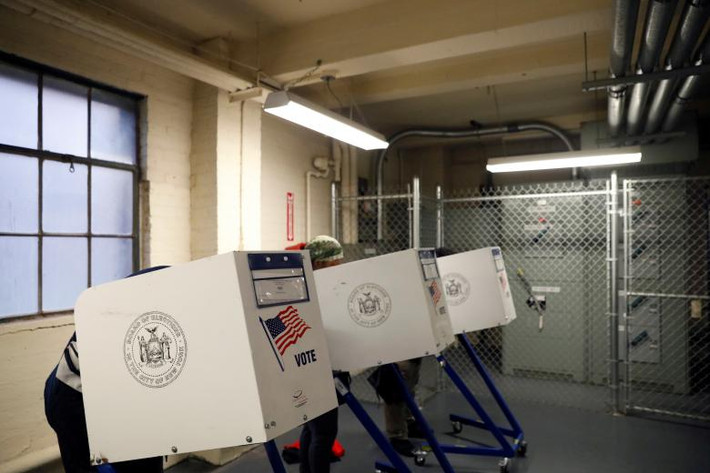 Bên trong một điểm bỏ phiếu “bí ẩn” ở khu Bronx, thành phố New York.